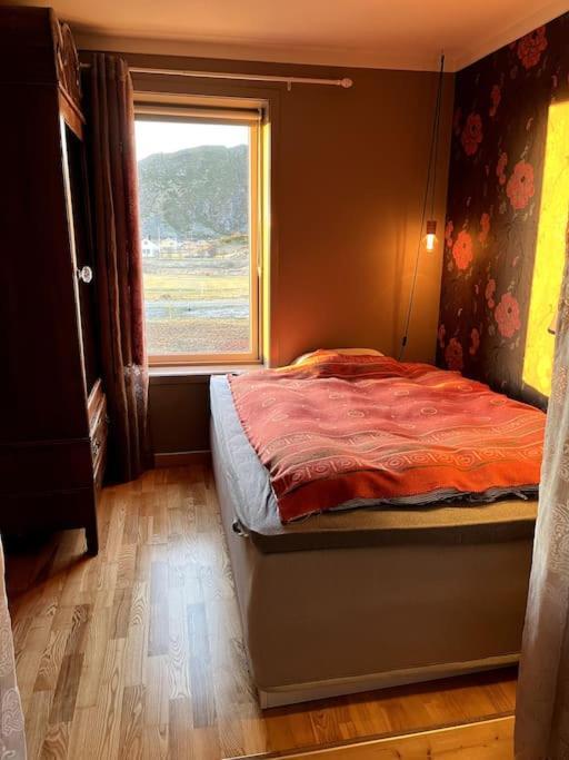 Sjarmerende Hus Med Orkesterplass Til Hav Og Fjell Stave Exterior photo